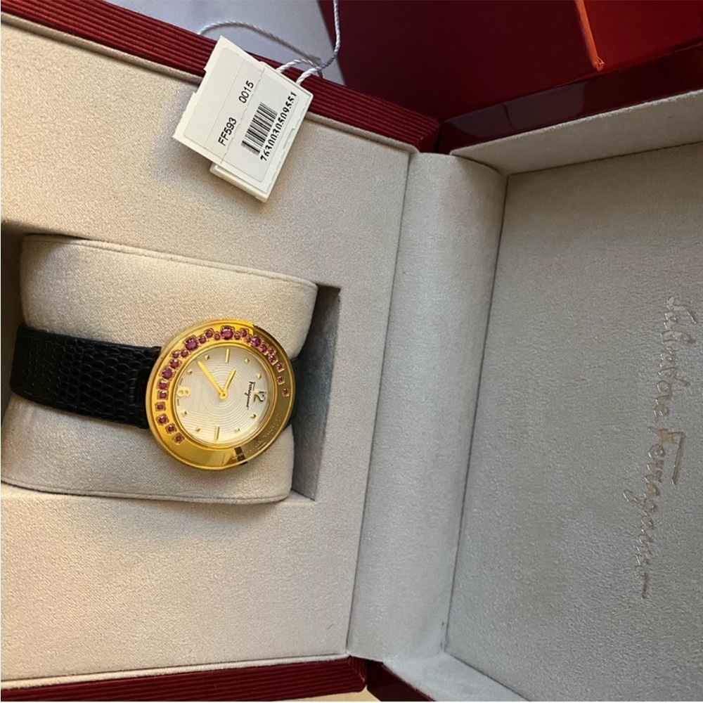 SOLD.Salvatore Ferragamo classic timeless Watch - Picture 8 of 15